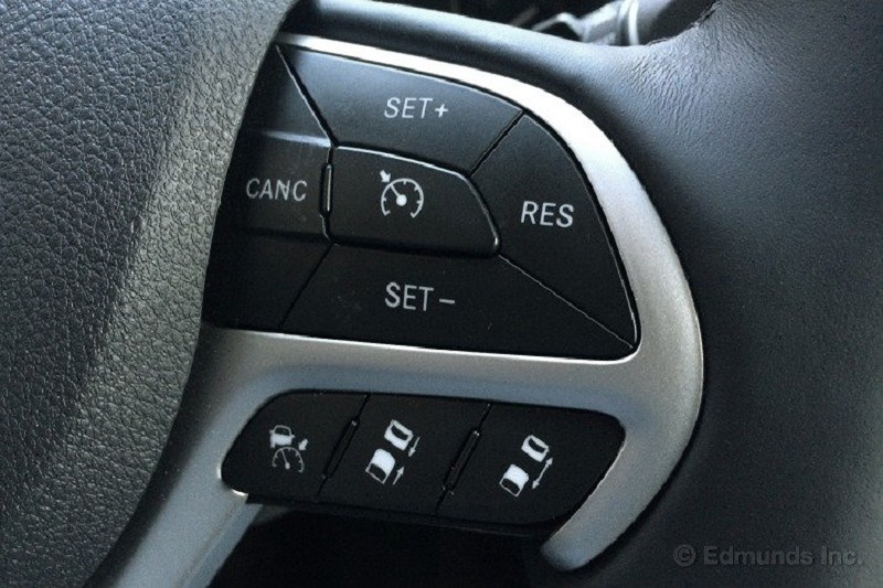 Cách xử lý các tình huống khi lái xe trong mùa mưa - ảnh 5