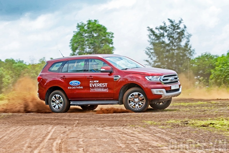 Giá cao 1,2 - 2 tỷ liệu Ford Everest Trend 2016 có đáng “đồng tiền bát gạo”? - ảnh 2