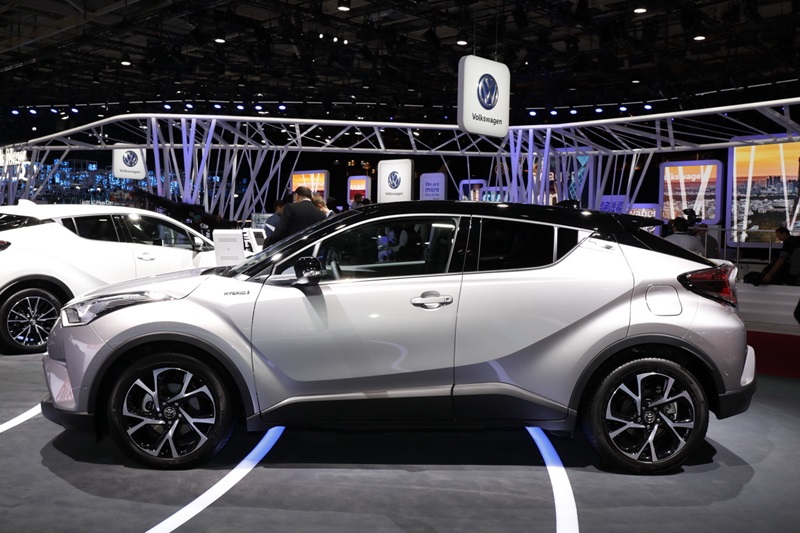 Toyota C-HR chính thức ra mắt, thách đấu Mazda CX-3 - ảnh 2