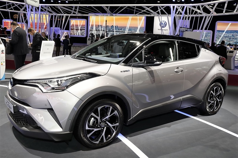 Toyota C-HR chính thức ra mắt, thách đấu Mazda CX-3 - ảnh 1