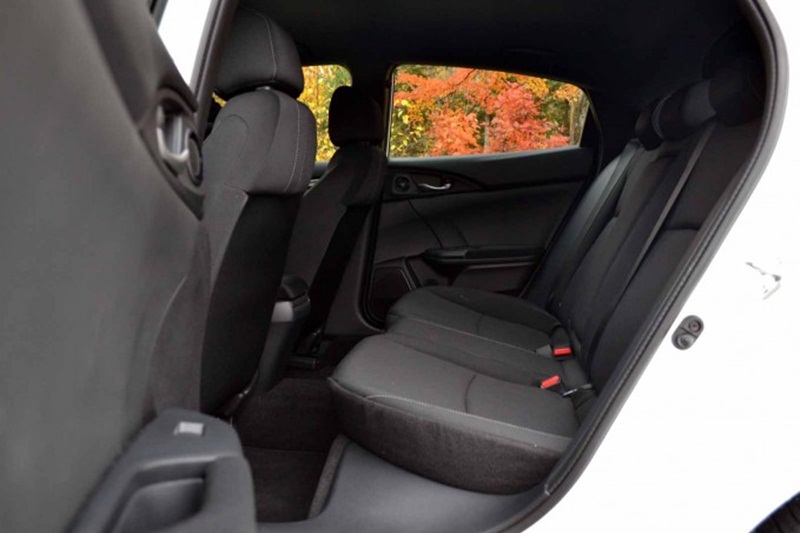 Honda Civic Sedan và bản hatchback khác nhau điểm gì? - ảnh 4