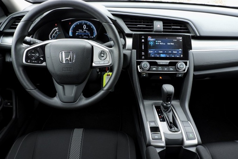 Honda Civic Sedan và bản hatchback khác nhau điểm gì? - ảnh 6