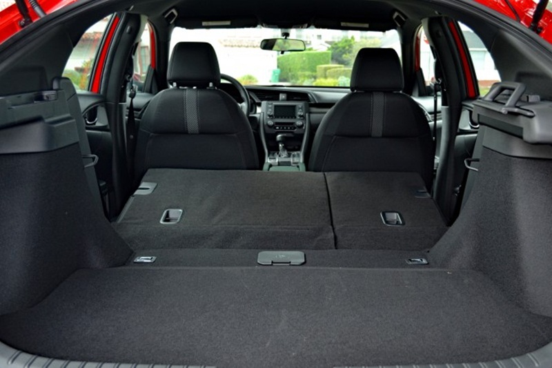 Honda Civic Sedan và bản hatchback khác nhau điểm gì? - ảnh 5