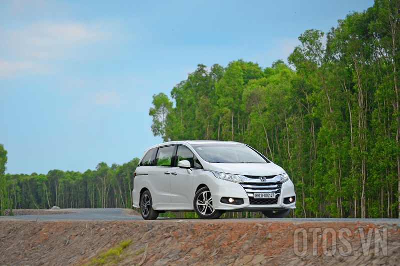 Gần Tết, các hãng ô tô bắt đầu