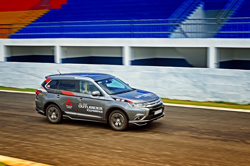So sánh hai tân binh Nissan X-Trail và Mitsubishi Outlander - ảnh 2