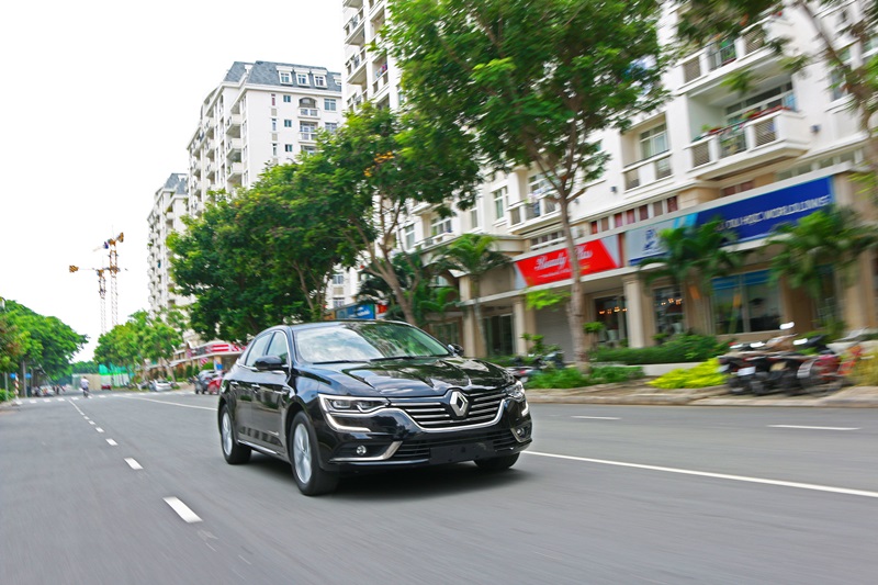 Toyota Camry và Renault Talisman: