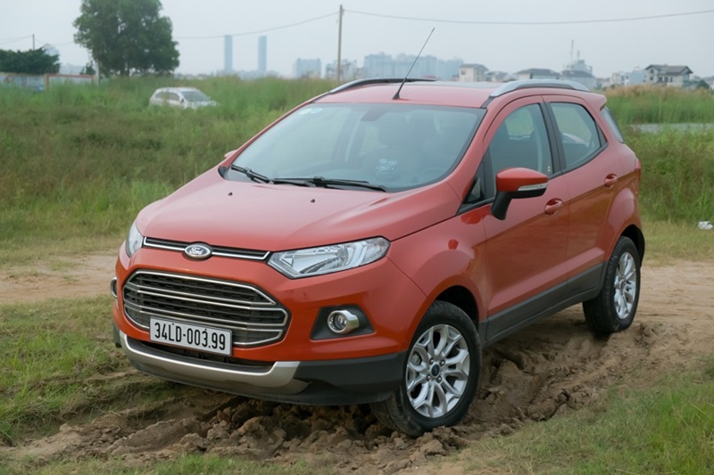 Nên mua xe trước hay sau Tết? 700 triệu mua được xe gầm cao nào? - ảnh 1