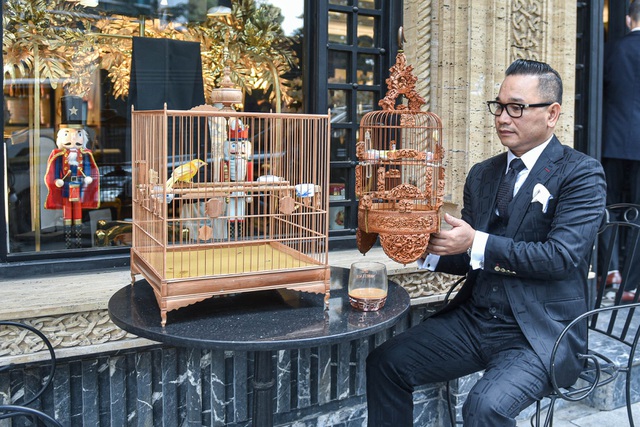 Tay cầm tiền tỷ, đại gia cũng không mua nổi chim ngũ sắc độc nhất Việt Nam