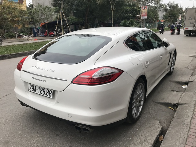 bo 1 ty dong mua kia buoi sang dai gia so huu 4 xe ngu quy 9