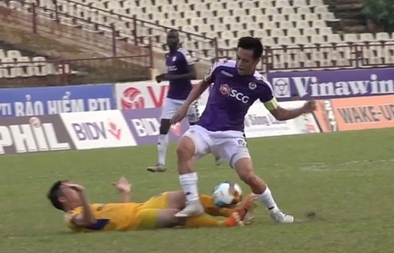 Nghe VietNamNet: Tiền đạo Văn Quyết chính thức nhận án phạt nặng từ VFF