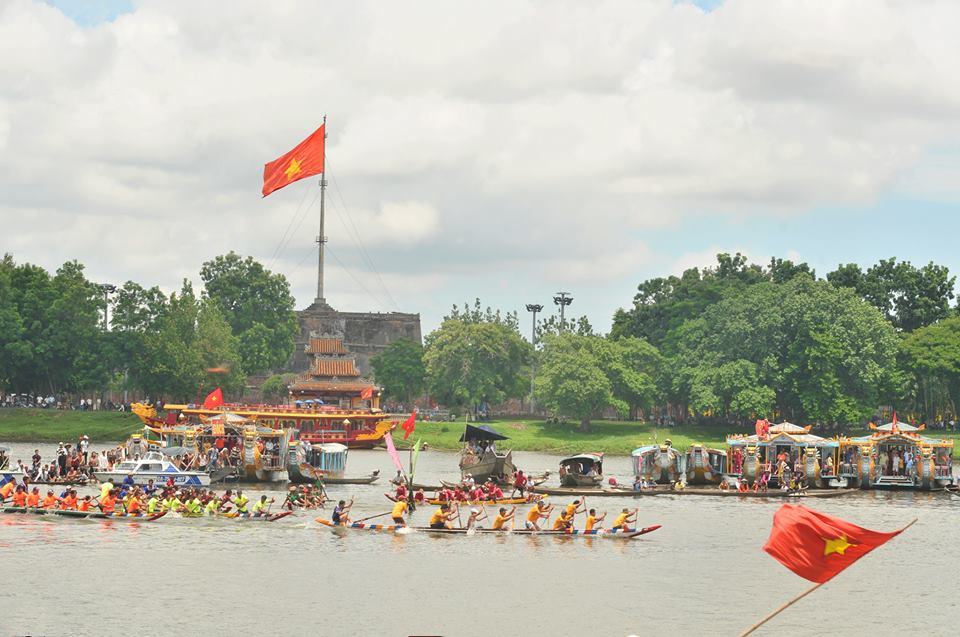 Rộn rã đua ghe mừng Quốc khánh trên sông Hương - ảnh 2