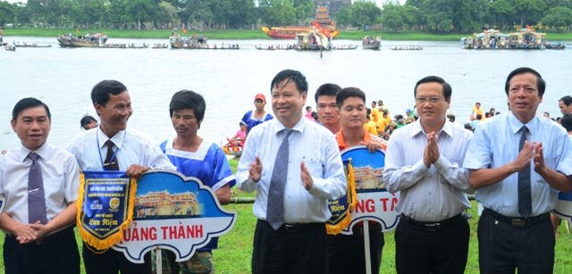 Rộn rã đua ghe mừng Quốc khánh trên sông Hương - ảnh 10