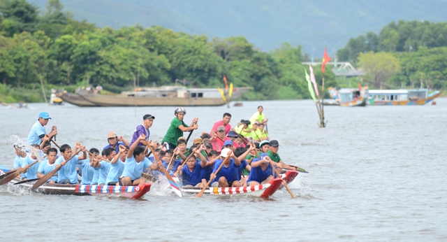 Rộn rã đua ghe mừng Quốc khánh trên sông Hương - ảnh 16
