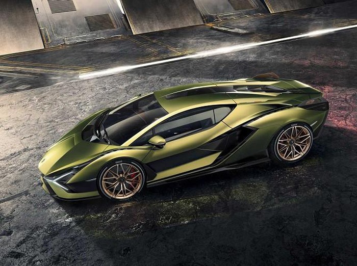 Ngắm siêu xe hybrid đầu tiên của Lamborghini trị giá 3,6 triệu USD