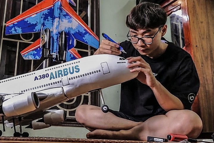 Hành trình từ chàng trai nghiện game đến chuyên gia sản xuất máy bay mô hình
