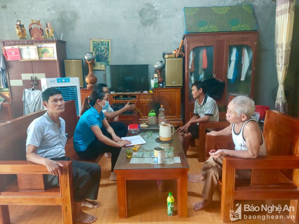 Vợ chồng đánh cá trên sông Lam nhanh trí cứu 4 người bị nước cuốn