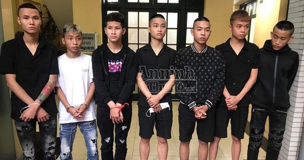 A group of youths and teenagers “washed out” invited each other to rob a cheeky motorbike in Hanoi