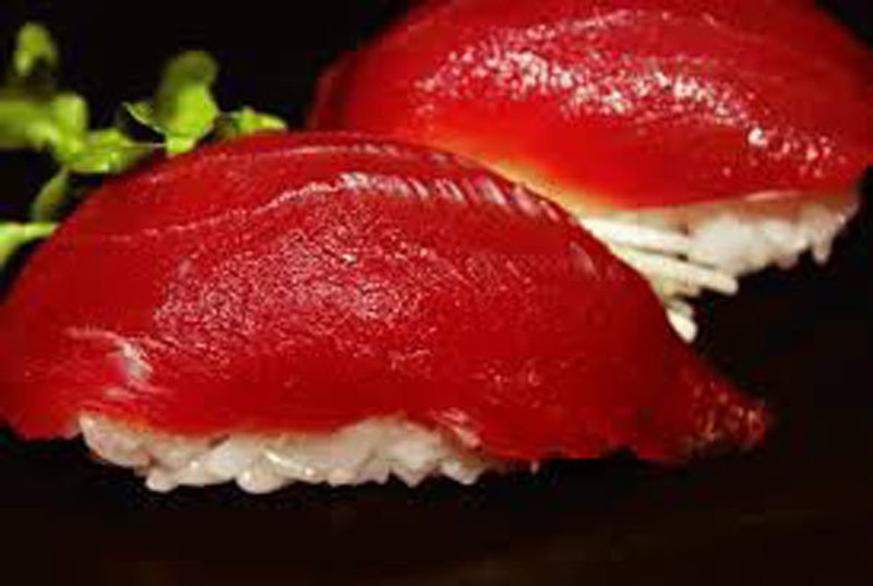 Sự thật ít biết đằng sau miếng sushi cá ngừ hơn 1 triệu đồng