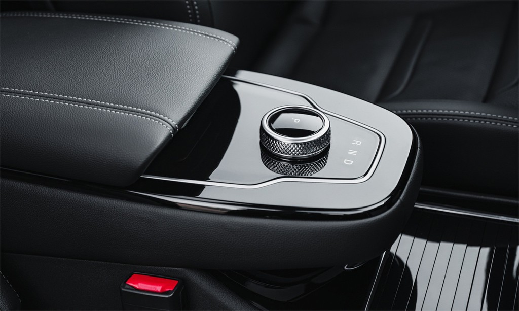 Huawei ra mắt mẫu ôtô đầu tiên giá từ 33 400 USD ảnh 7