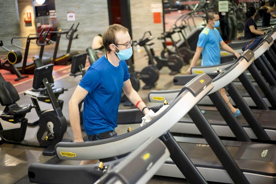 TP.HCM: Phòng gym, tiệm sửa xe, tiệm hớt tóc nhộn nhịp sau Chỉ thị 18