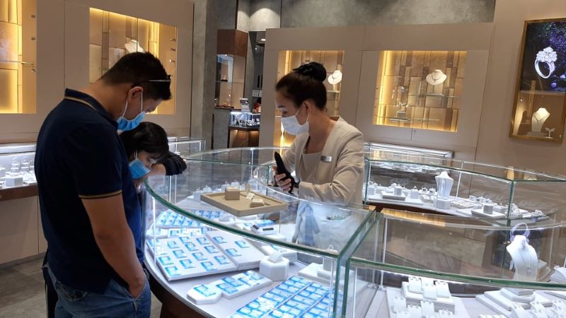 Cửa hàng đóng cửa, 1 đại gia vàng vẫn lãi hơn 700 tỉ
