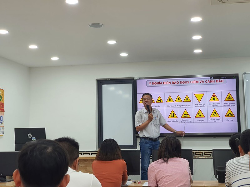 Sử dụng ô tô điện không cần đổi GPLX - ảnh 1