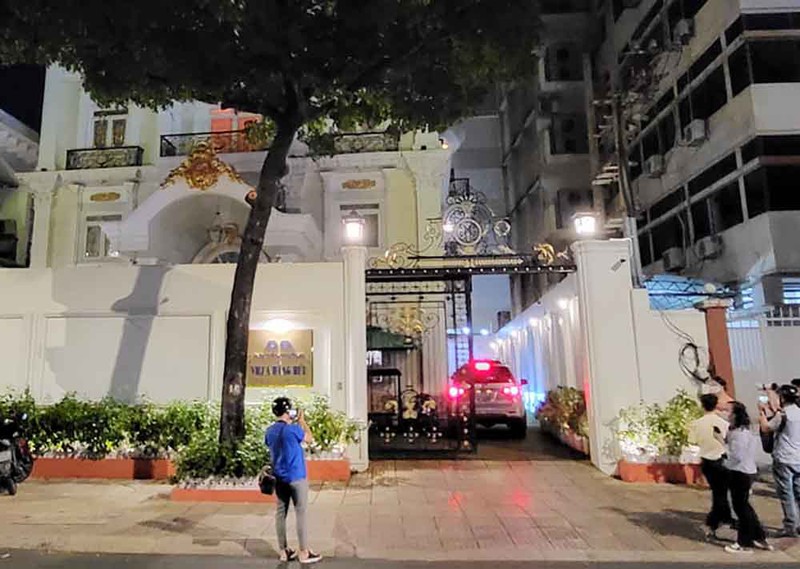 Công an TP.HCM bắt tạm giam bà Nguyễn Phương Hằng - ảnh 4