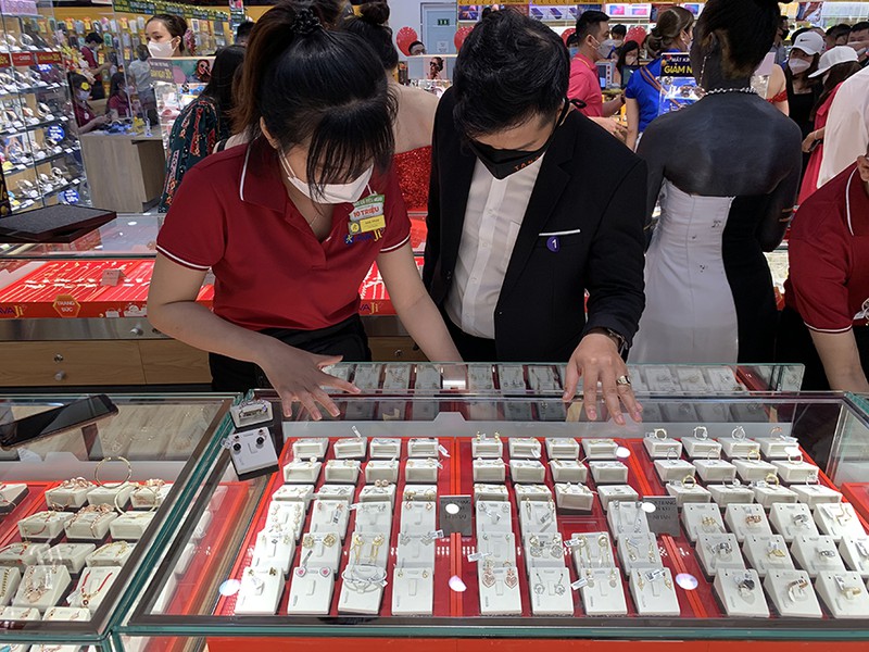 Trả lại giá thị trường cho vàng SJC - ảnh 2