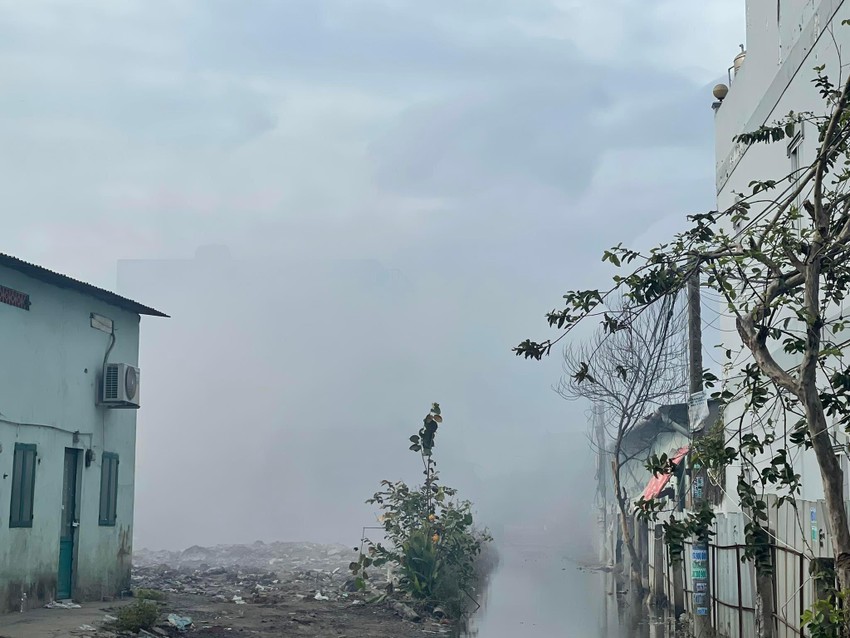 Xưởng hóa chất cháy 4 ngày chưa tắt, người dân phải di tản ảnh 2