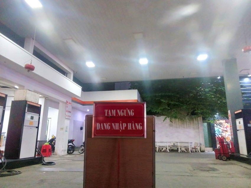 Bất ngờ nhiều cửa hàng nghỉ sớm, thông báo '0 bán' xăng ảnh 3