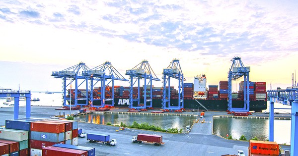 HCMC continues delaying seaport fee collection until April 2022