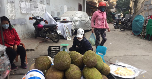 Ùn ứ hàng xuất nhập khẩu qua biên giới: Bán đổ, bán tháo