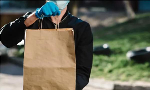 “Đùa dại” khiến khách hàng “suýt đau tim”, một dịch vụ giao thức ăn bị kêu gọi tẩy chay