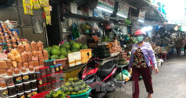 Food prices jump, small traders are tired of waiting for customers