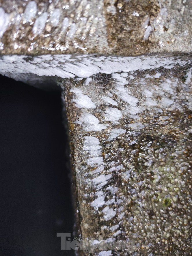 Băng tuyết xuất hiện trên đỉnh Mẫu Sơn - ảnh 10