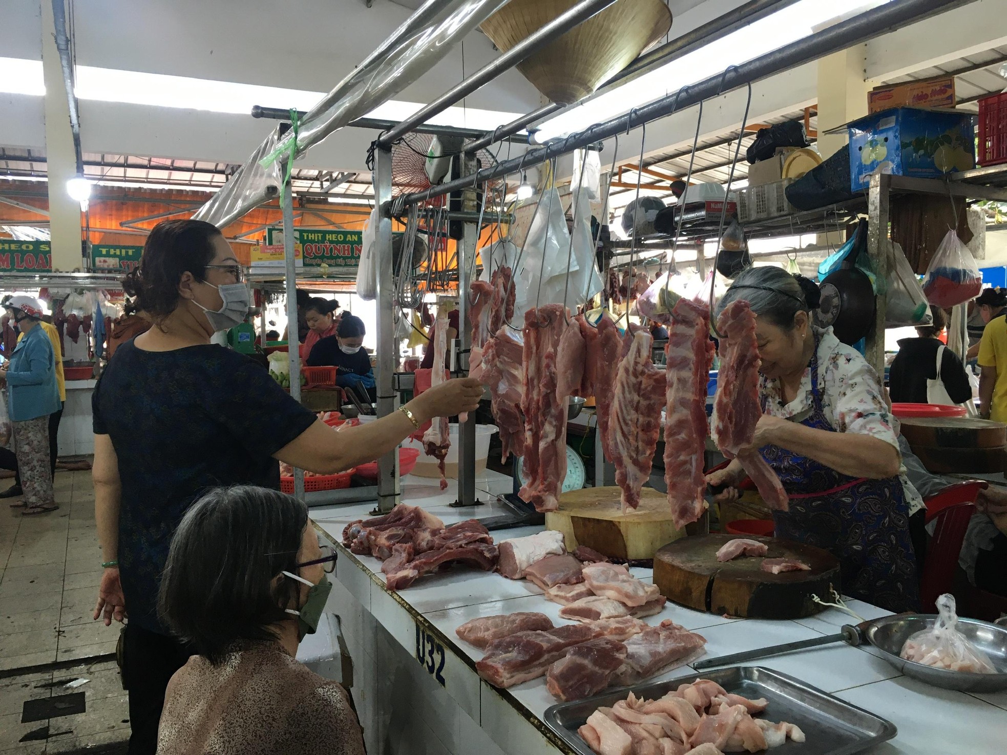 Thịt và rau củ tại TPHCM đua nhau tăng giá ảnh 1