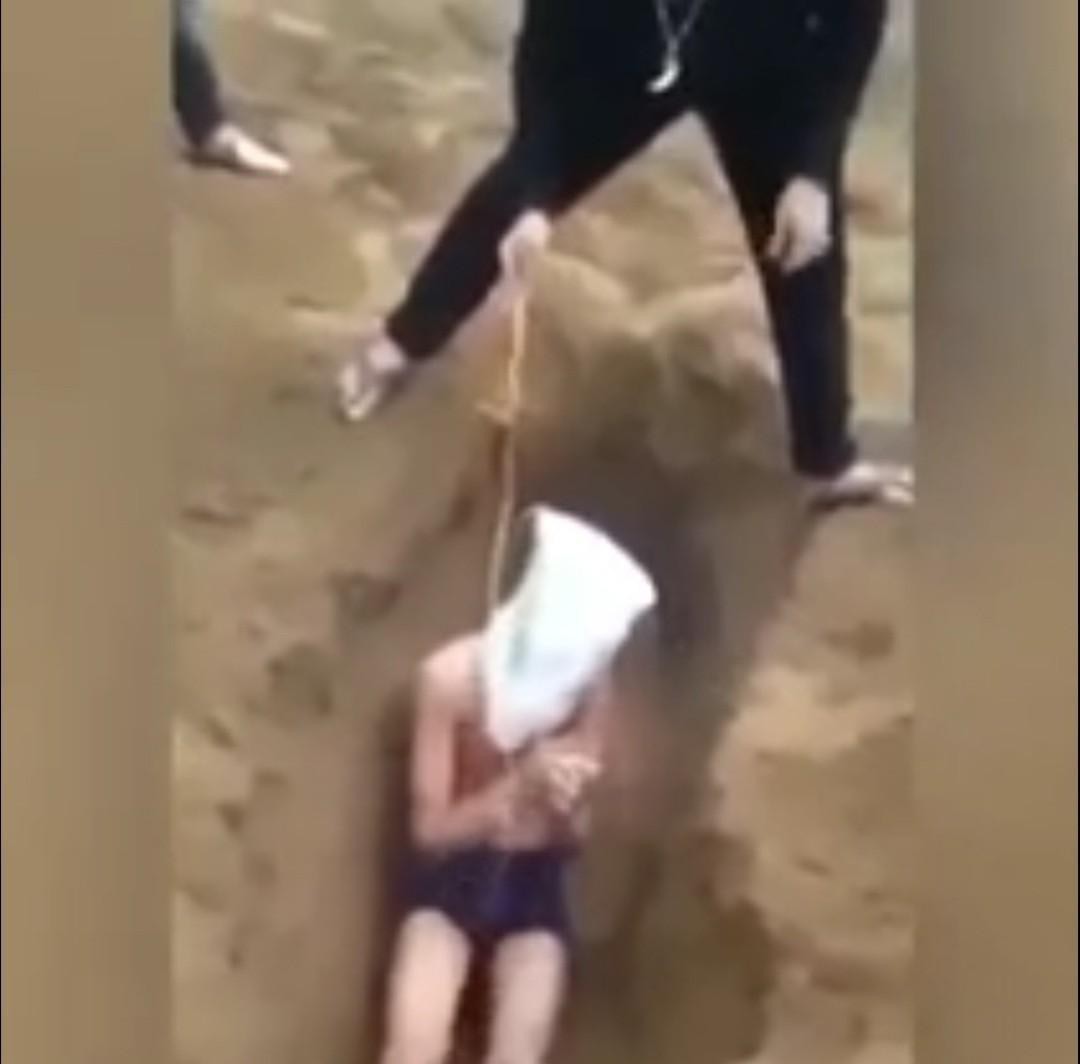 Tạm giữ hình sự 13 đối tượng tra tấn, 'chôn sống' thanh niên 17 tuổi ảnh 2