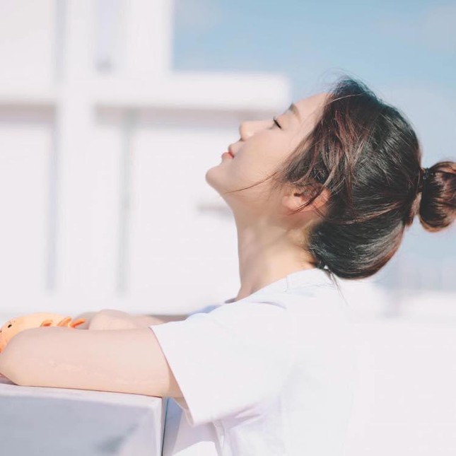 Nữ sinh là MC trường Đại học Công nghệ Đông Á gây ‘sốt’ với vẻ ngoài ‘lai Tây’ ảnh 8