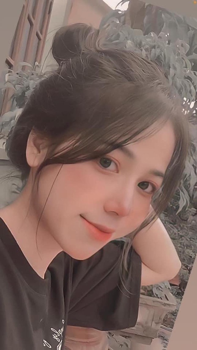 Nữ sinh là MC trường Đại học Công nghệ Đông Á gây ‘sốt’ với vẻ ngoài ‘lai Tây’ ảnh 6