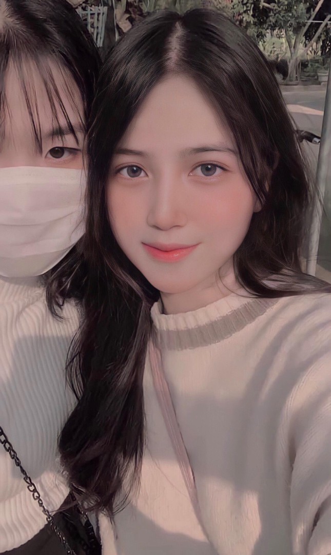 Nữ sinh là MC trường Đại học Công nghệ Đông Á gây ‘sốt’ với vẻ ngoài ‘lai Tây’ ảnh 3