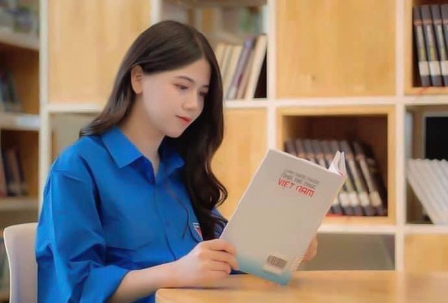 Nữ sinh là MC trường Đại học Công nghệ Đông Á gây ‘sốt’ với vẻ ngoài ‘lai Tây’ ảnh 7