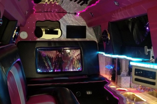 9 mẫu xe độ theo phong cách limousine độc đáo ảnh 2