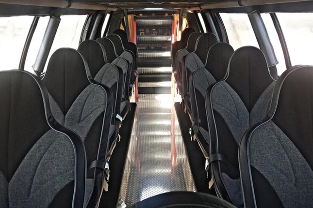 9 mẫu xe độ theo phong cách limousine độc đáo ảnh 9