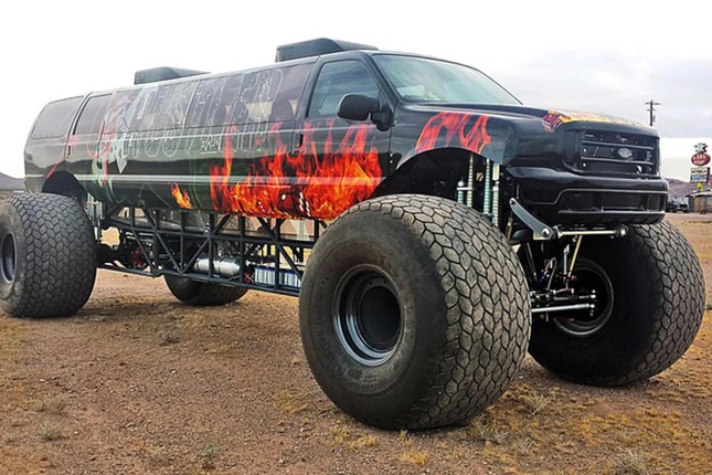 9 mẫu xe độ theo phong cách limousine độc đáo ảnh 8