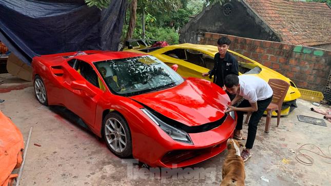 Ô tô tự chế 'nhái' siêu xe Ferrari của thợ Việt ảnh 1