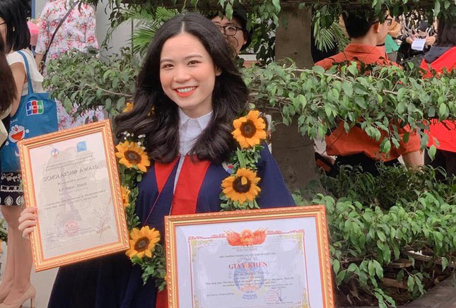 Vừa học vừa làm thêm, nữ sinh chia sẻ bí quyết trở thành thủ khoa ảnh 3