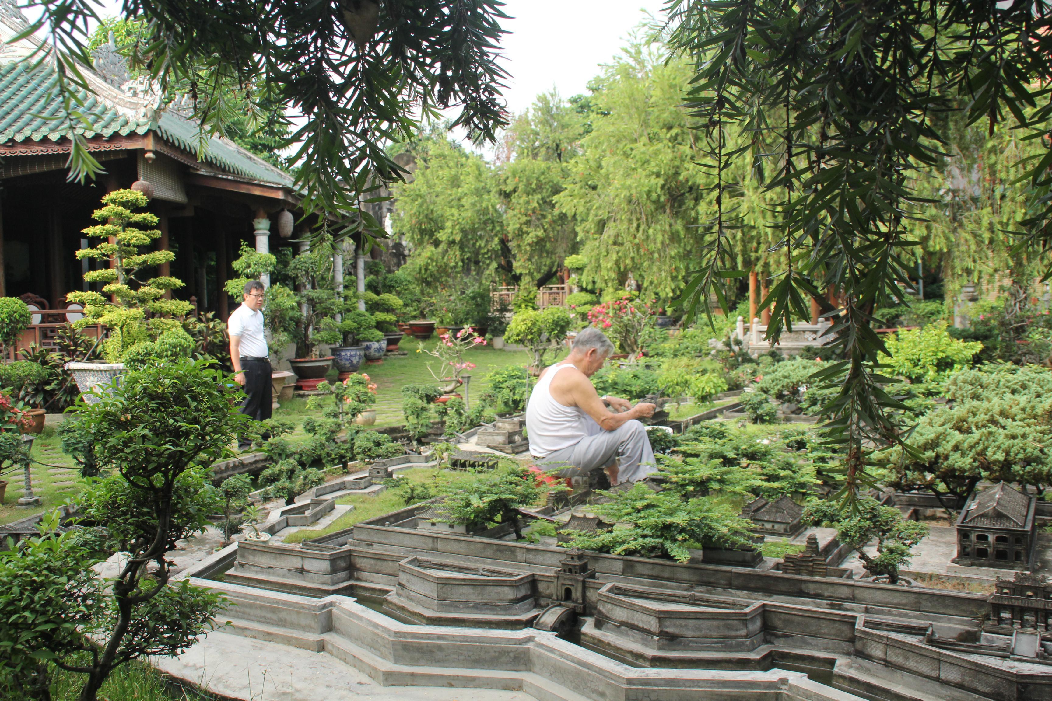 Vị tiến sỹ dành 7 năm phục dựng kinh thành Huế trên đất Sài thành ảnh 1