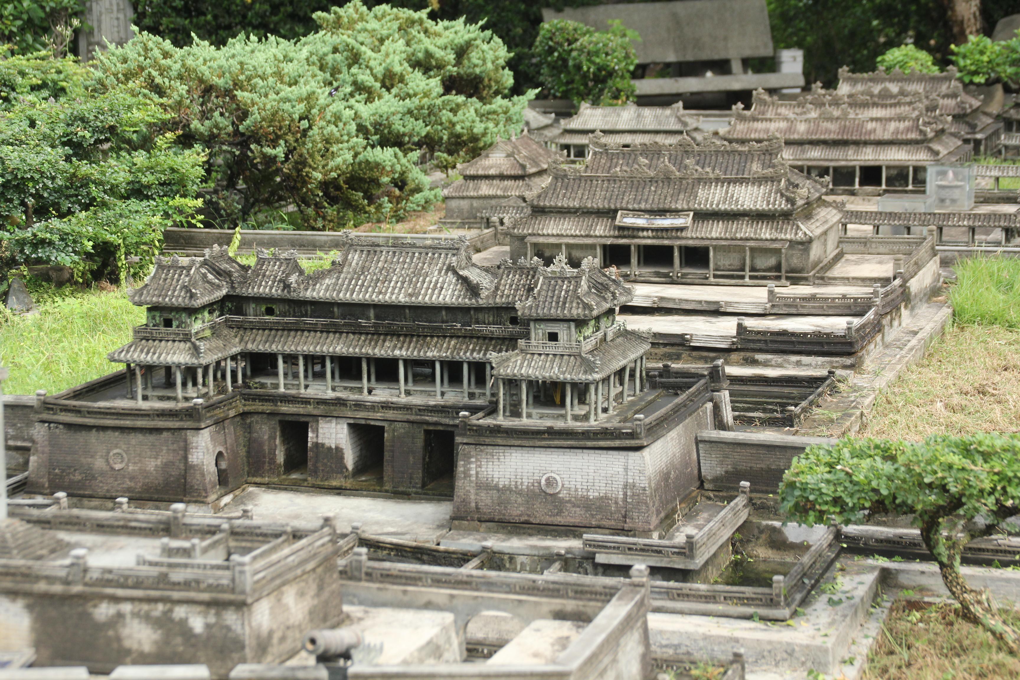 Vị tiến sỹ dành 7 năm phục dựng kinh thành Huế trên đất Sài thành ảnh 9