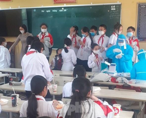 Thành phố Nam Định xét nghiệm diện rộng 5 phường để kiểm soát, dập ổ dịch mới xuất hiện ảnh 3