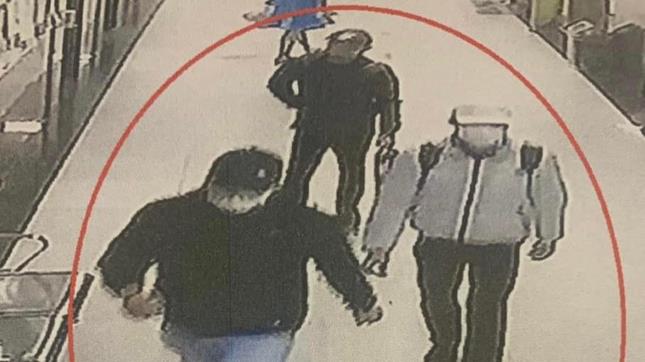 Bắt 3 nghi phạm xịt hơi cay, trói chủ nhà cướp điện thoại ở chung cư Linh Đàm ảnh 1